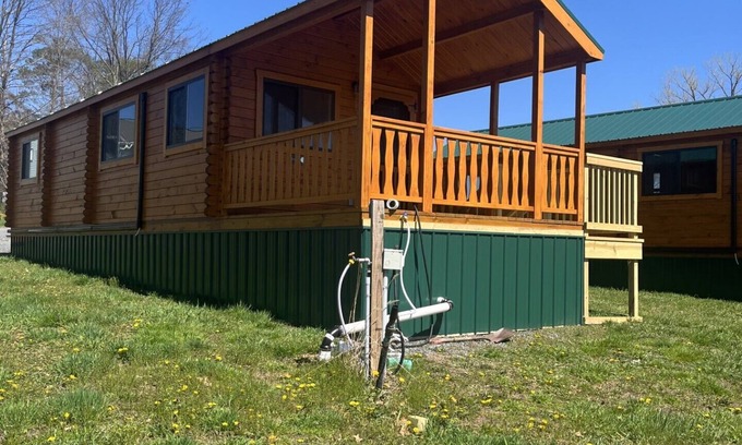 Waterloo Cabin | Cozy Cabin on the Canal