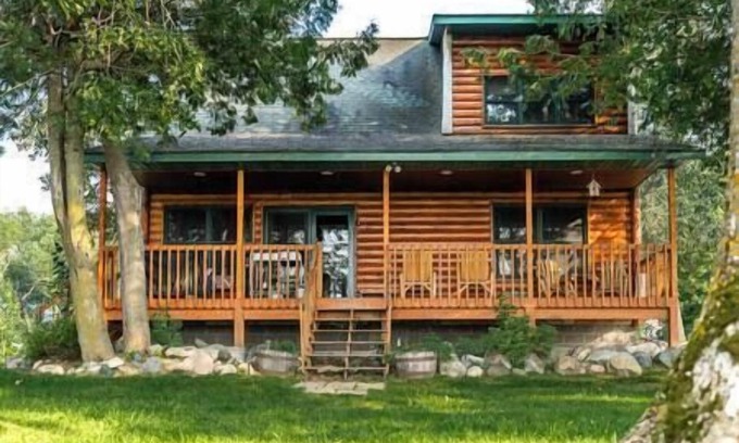 Beltrami County House | Cozy cabin on Upper Red Lake