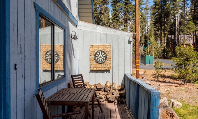 Serene Lakes Cabin | Cozy Cabin Retreat: Experience Serenity and Nature's Embrace