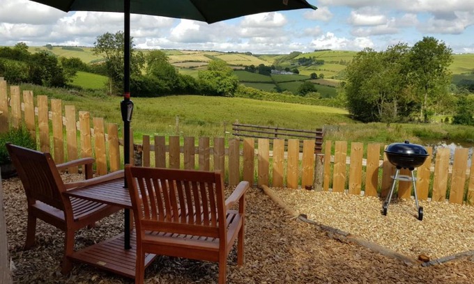 Newcastle-on-Clun House | Cozy Cabine Retreat in Clun