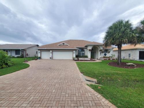 Palm Harbor House | Cozy Canal