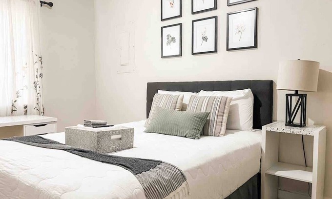 Tallahassee House | Cozy Canopy Cottage tucked away - East Tallahassee