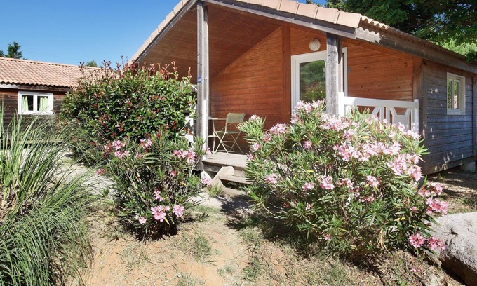Carnoux-en-Provence Ski Chalet | Cozy chalet with covered terrace in green surroundings