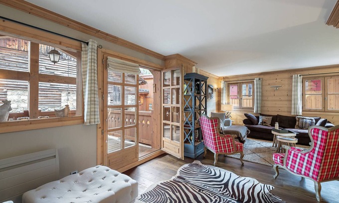 Le Praz Ski Chalet | Cozy Chalet in Central Courchevel Le Praz with Sauna, Near Lifts, Sleeps 10