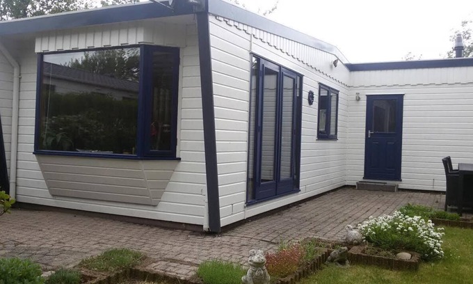 Petten Ski Chalet | Cozy chalet near the beach