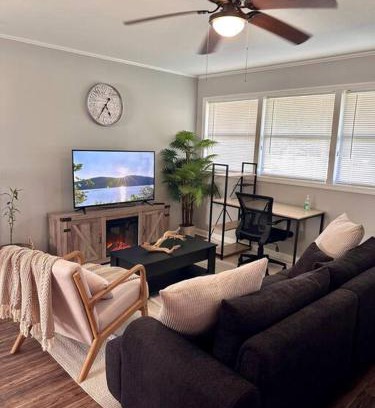 Tallahassee House | Cozy Charm Retreat 2BR 1BA Home in Tallahassee