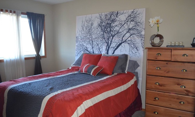 Red Deer House | Cozy clean comfortable
