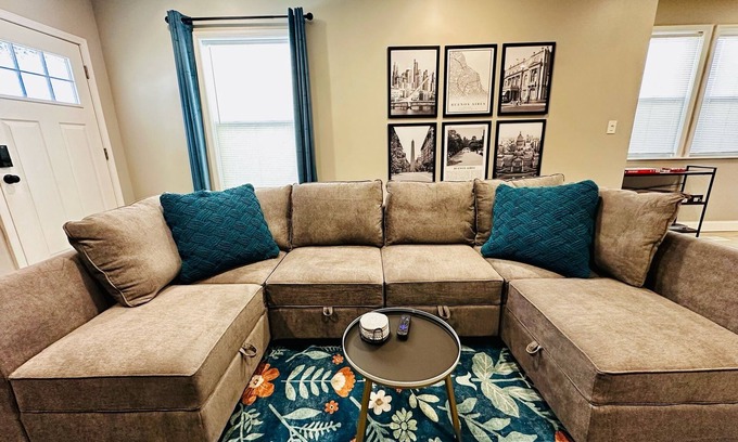 Mapleton/Fall Creek House | Cozy & Close to It All – Indy, Near Downtown, Stadiums & Attractions, Sleeps 6