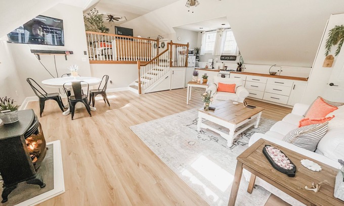 Higganum Apartment | Cozy Comforts! Country living at its finest - just 10 min to downtown Middletown