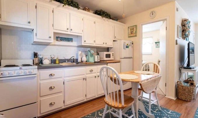 Stone Harbor Condo | Cozy condo close to beach and downtown