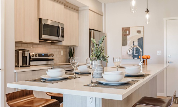 Northwest Calgary Apartment | Cozy Condo w/AC, 2+1 (Junior) Beds, 15 mins to YYC