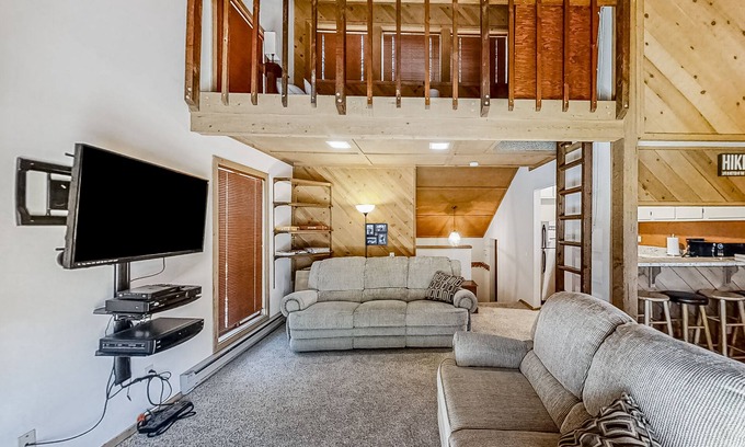 Shaver Lake Condo | Cozy condo with deck, pools & hot tubs - great location near Shaver Lake