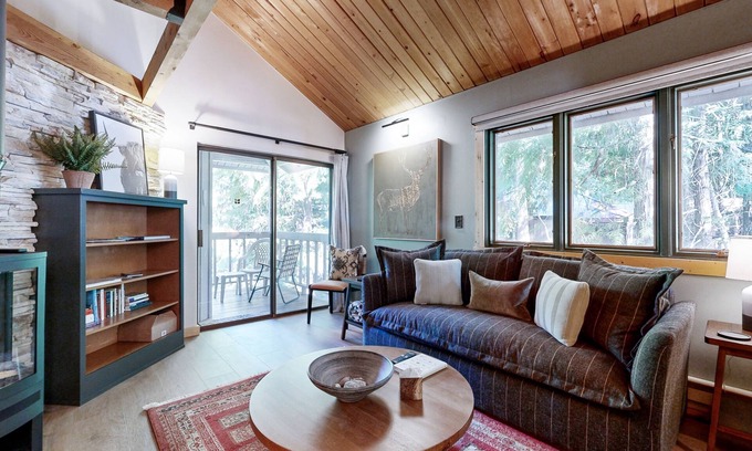 Whitefish Condo | Cozy condo with shared hot tub, pool, lake access, close to skiing