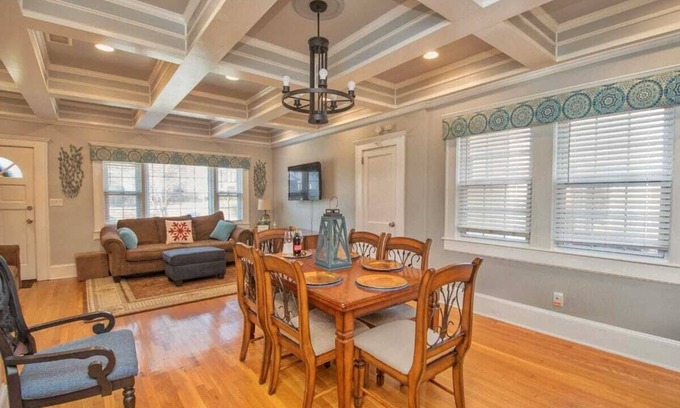 Sylvan Hills House | Cozy & Convenient | Deck,WiFi,NearAirport&Downtown