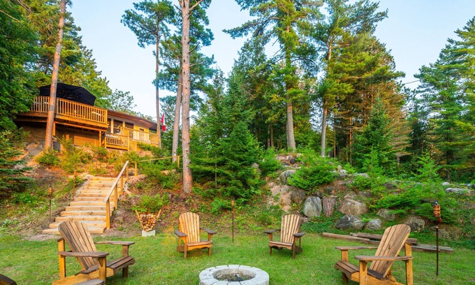 Wymbolwood Beach Cottage | Cozy Cottage Across from Blue Waters with Hot Tub!