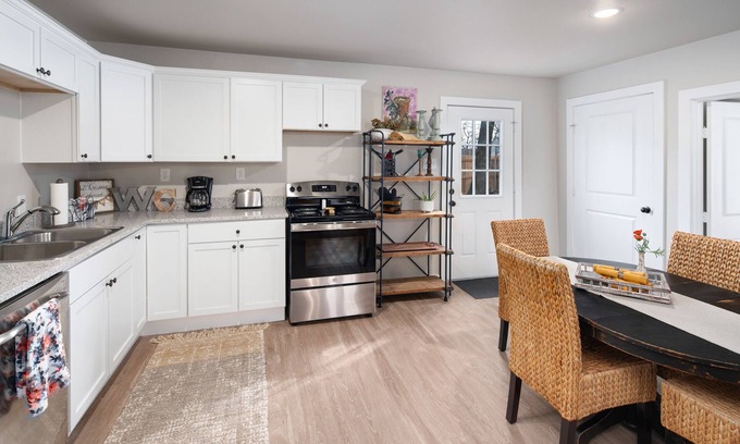 Weston House | COZY COTTAGE-Celina Area-Located in Historic Downtown Weston