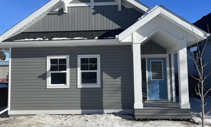 Sylvan Lake Cabin | Cozy Cottage Close to Public Beach