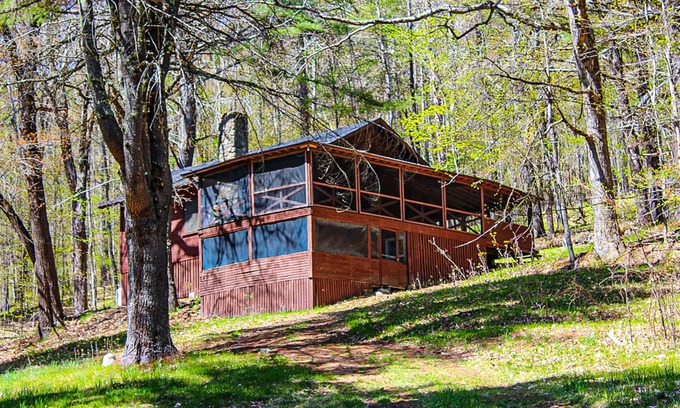 Moultonborough Cottage | Cozy cottage near Lake Kanasatka with kayaks , dog-friendly