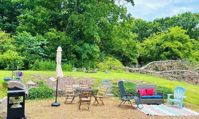 Nashville Cottage | Cozy cottage near Nashville airport with a relaxing feel and nature views!
