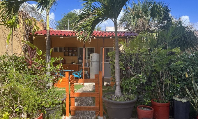 Centro Cottage | Cozy Cottage Tropical Bungalow