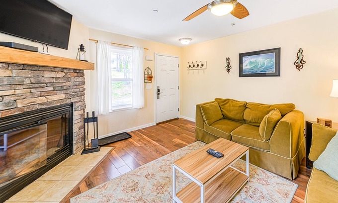 Sky Valley Cottage | Cozy cottage with fireplace & outdoor firepit - close to lake access
