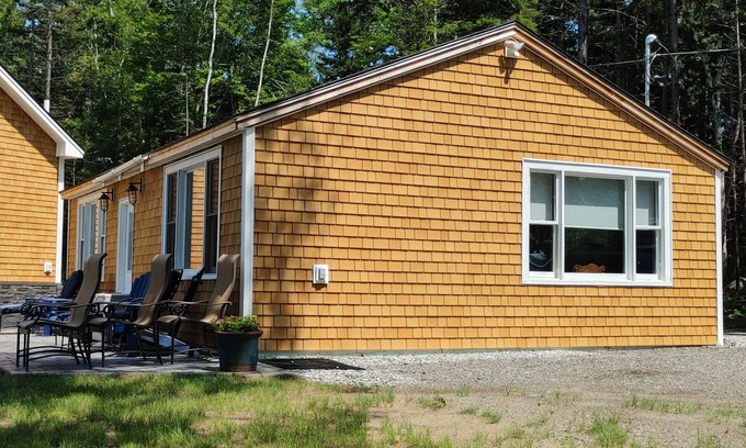 Mid-Coast and Islands Cottage | Cozy Cottage with stunning views of Stover's Cove.