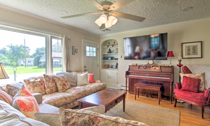 Cambridge House | Cozy Cottage with Yard Less Than 2 Mi to Choptank River