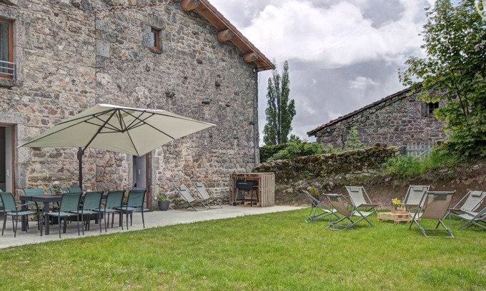 Gumieres Cottage | Cozy Country House for 10 in Gumières