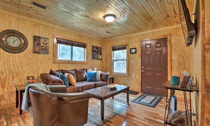 Beattyville House | Cozy Creekside Cabin about 24 Mi to Red River!
