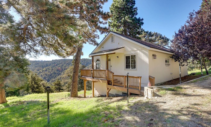 Cedarpines Park Cabin | Cozy Crestline Vacation Rental w/ Deck & Grill!