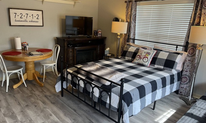 Bentonville Apartment | Cozy, cute studio! Safe and quiet neighborhood, Comfy bed; Near downtown!
