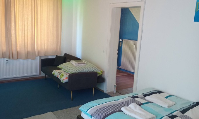 Buchholz in der Nordheide Apartment | Cozy 3-Bed Apartment in Buchholz. Ideal for work &Families.Free Parking & wifi