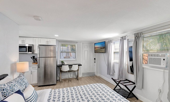 Delray Beach Cottage | Cozy Delray Beach Cottage w/i 5 Min to the Beach – Perfect for a Couples Retreat