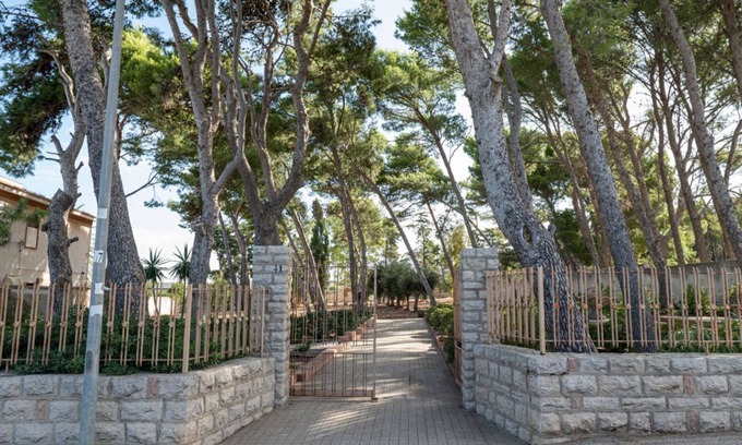 Pizzolungo Apartment | Cozy detached villa of 156 sqm, on two levels, able to accommodate up to 9 people. The property is located in Pizzolungo, a coastal hamlet of Erice, an oasis of peace overlooking the crystalline sea of ​western Sicily. A few minutes from Trapa