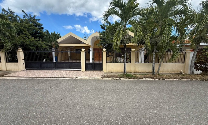 Santiago de los Caballeros House | Cozy 3BR Gurabo home with projector, A/C, near trails, dining & The Monument.