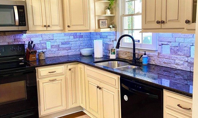 Wake Forest House | Cozy dog friendly Wake Forest Home close to Joyner Park and Downtown Wake Forest