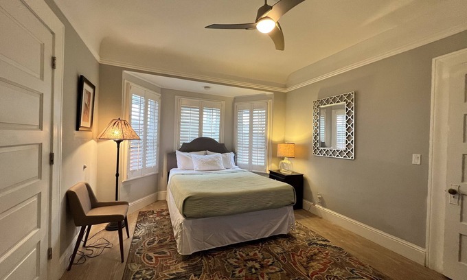 Downtown Burlingame Bed & Breakfast | Cozy Downtown Burlingame Apt. | Easy Parking | 1/1