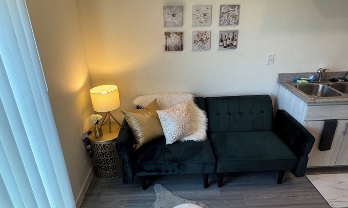 Eastlake Park Apartment | Cozy Downtown/Central Phoenix 1-bedroom Apt in delightful area fitness room, AC