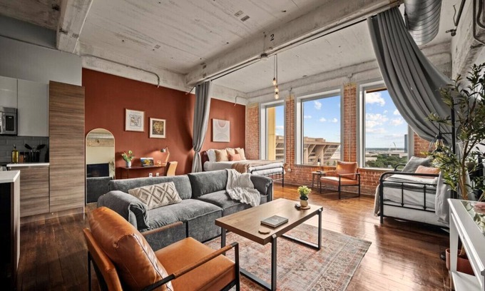 Downtown Dallas Apartment | Cozy Downtown Loft | Views, Free Valet, Gym