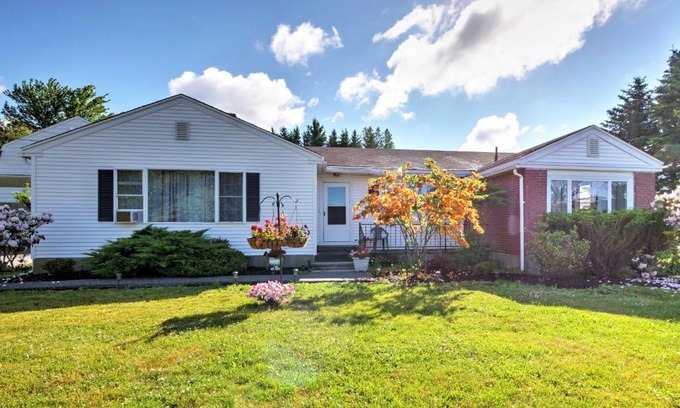 Ellsworth House | Cozy Ellsworth Home with Yard, 15 Mi to Acadia!
