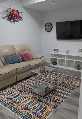 Southwest Edmonton House | Cozy Escape Guest Suite