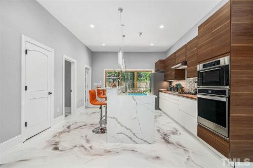 Durham House | Cozy Escape in Downtown