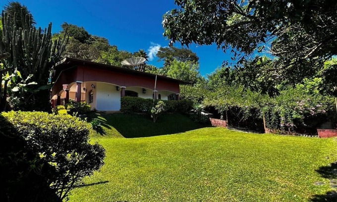 Lindoia House | Cozy farmhouse with 4 suites 10 minutes from Serra Negra