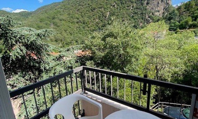 Amelie-les-Bains-Palalda Apartment | Cozy F2 Apartment with Parking, Balconies, and WIFI Near Thermal Baths