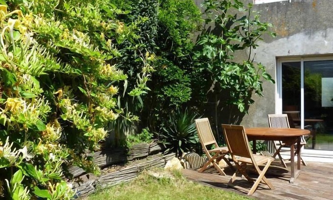 Riantec House | Cozy fisherman's cottage with sea views in the heart of the village of Kerner