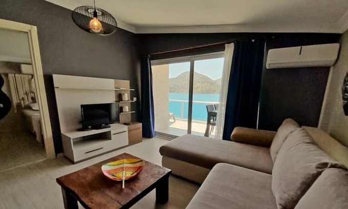 Mentese Apartment | Cozy Flat with Sea View near Beach in Bozburun