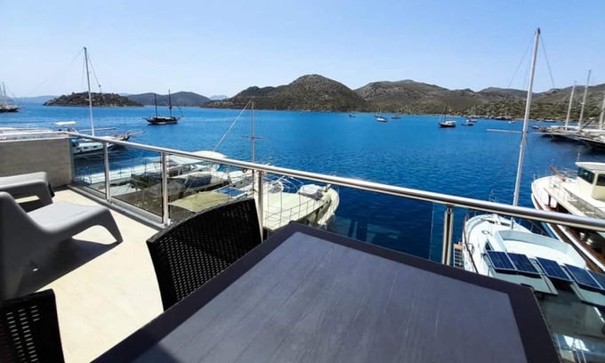 Mentese Apartment | Cozy Flat with Sea View near Beach in Bozburun