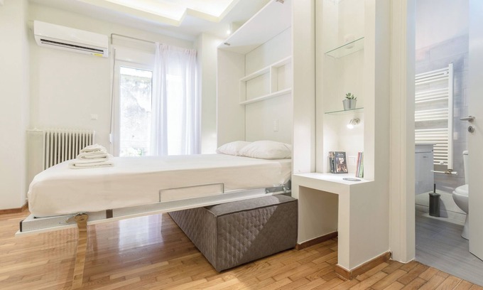 Neapoli Apartment | Cozy Flat with Terrace & Patio, next to Lycabettus
