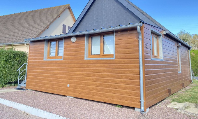 Merville-Franceville-Plage Ski Chalet | Cozy chalet by the sea