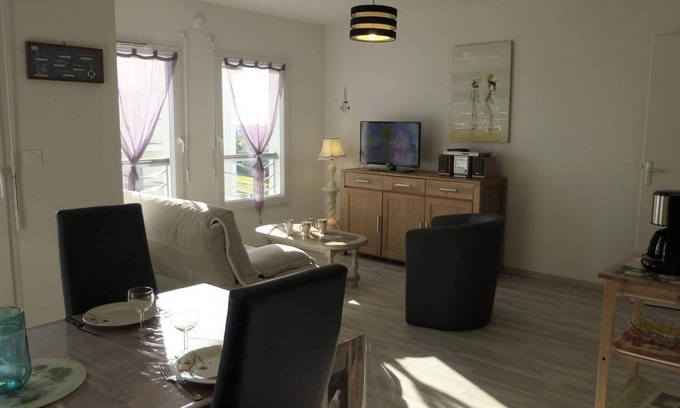 Saint-Gilles-Croix-de-Vie Apartment | Cozy 1BR Apt, Close to Beach, Balcony & Parking - Sleeps 4